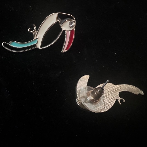 Earring Stud - Picture 1 of 3